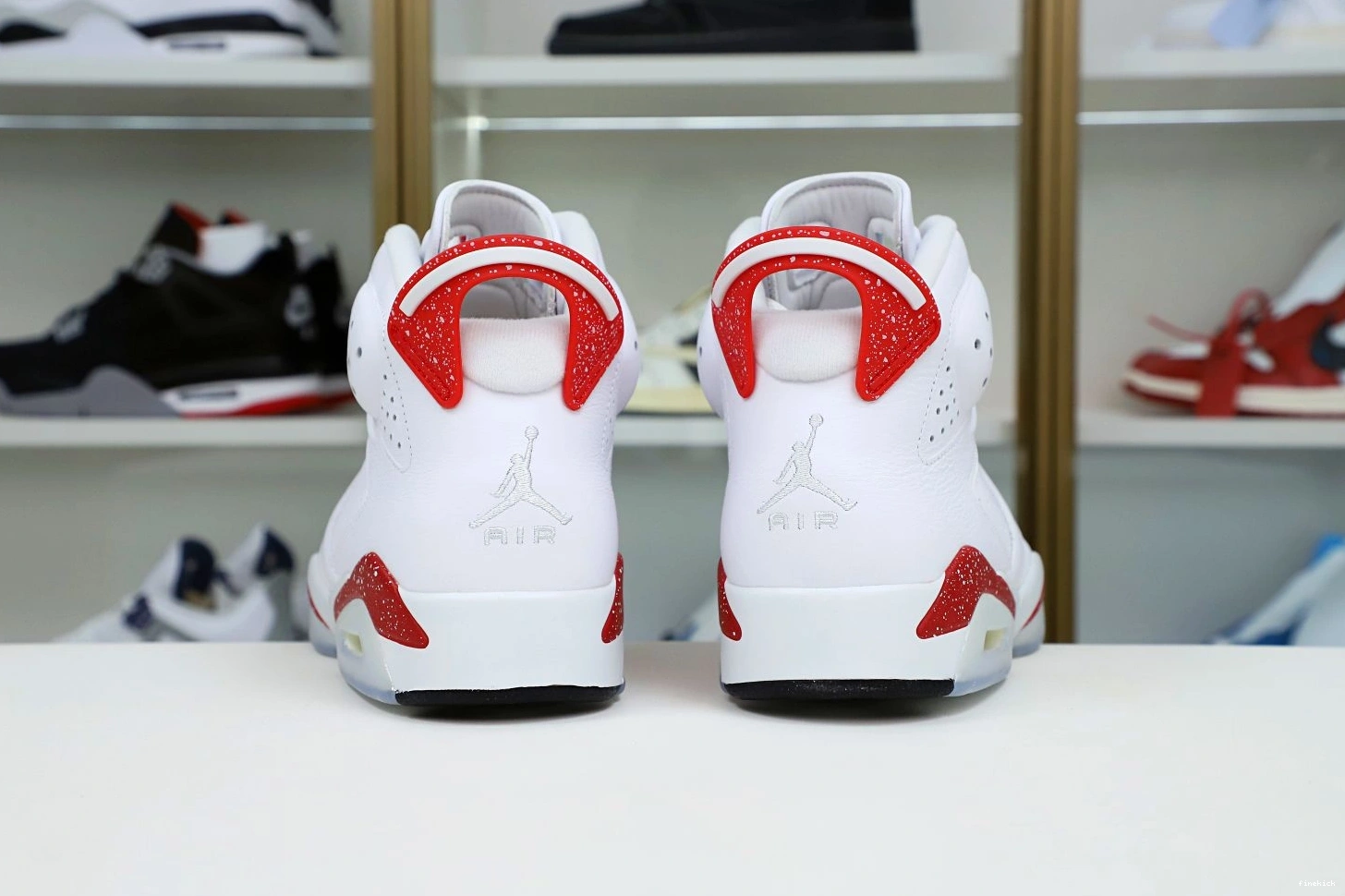 RED AIR JORDAN 6 OREO 0730